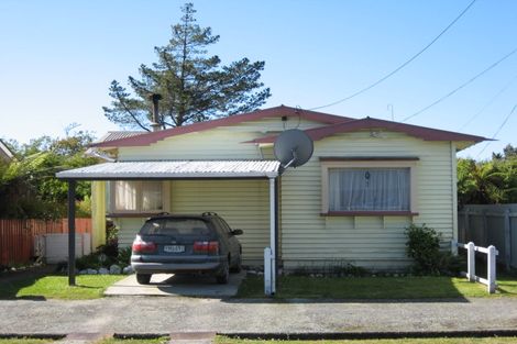 Photo of property in 33 Wakefield Street, Westport, 7825
