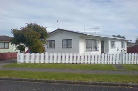 Photo of property in 96 Maplesden Drive, Clendon Park, Auckland, 2103