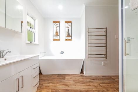 Photo of property in 176 Bridge Street, Bulls, 4818