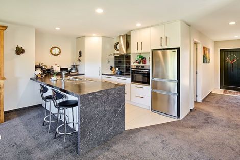 Photo of property in 6 Simpson Crescent, Raumati Beach, Paraparaumu, 5032