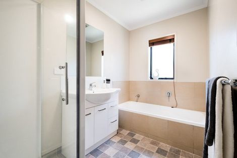 Photo of property in 57b Sabulite Road, Kelston, Auckland, 0602