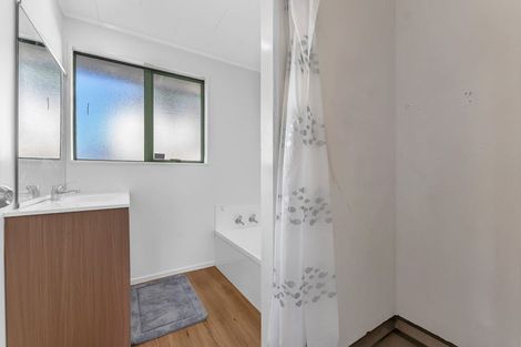Photo of property in 81a Dundale Avenue, Blockhouse Bay, Auckland, 0600