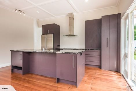 Photo of property in 38 Te Kawa Road, Greenlane, Auckland, 1061