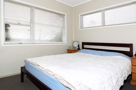 Photo of property in 73a Target Road, Totara Vale, Auckland, 0629