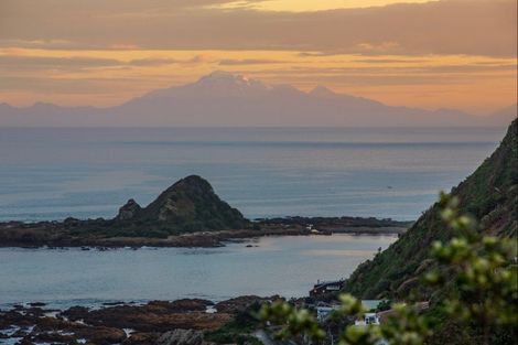 Photo of property in 239 Houghton Bay Road, Houghton Bay, Wellington, 6023