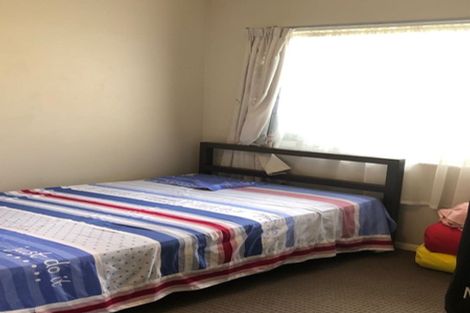 Photo of property in 1 Rixon Place, Te Atatu Peninsula, Auckland, 0610