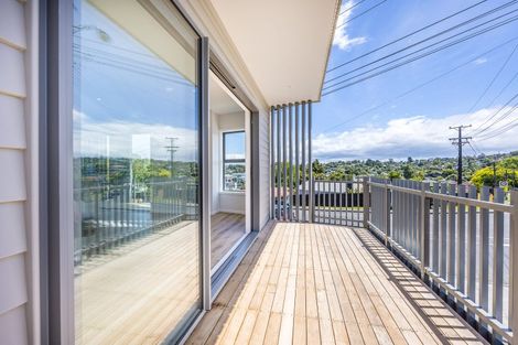 Photo of property in 1/94 Target Road, Totara Vale, Auckland, 0629