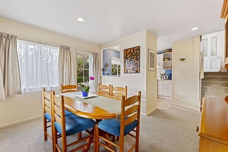 Photo of property in 2/30 Sunset Road, Unsworth Heights, Auckland, 0632