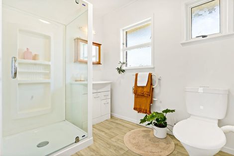 Photo of property in 1/34 Old Lake Road, Narrow Neck, Auckland, 0624