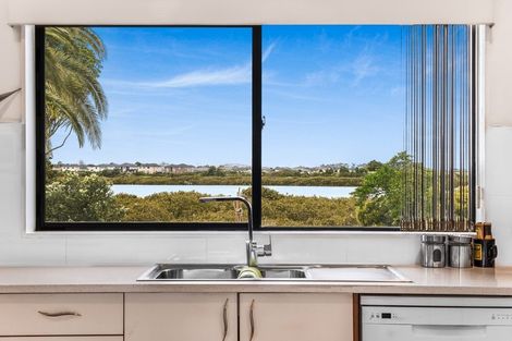 Photo of property in 18 Reremanu Place, Weymouth, Auckland, 2103