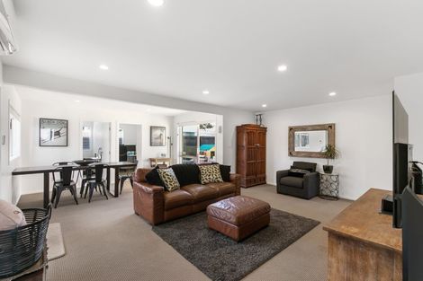 Photo of property in 16b Ropata Avenue, Point England, Auckland, 1072