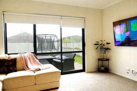 Photo of property in 13 Nganui Avenue, Takanini, 2112