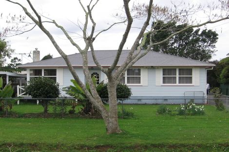 Photo of property in 2/11a Knox Road, Swanson, Auckland, 0612
