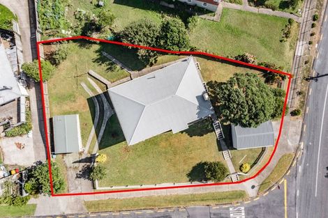 Photo of property in 2 Hiwi Crescent, Titahi Bay, Porirua, 5022