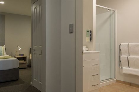 Photo of property in Atrium Towers, 1r/154 The Terrace, Wellington Central, Wellington, 6011