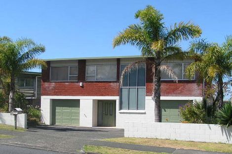 Photo of property in 5 Ravenwood Drive, Forrest Hill, Auckland, 0620