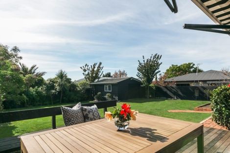 Photo of property in 15 Gillean Street, Havelock North, 4130