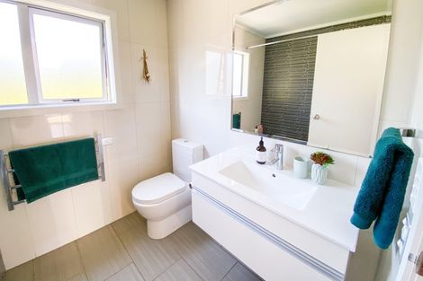 Photo of property in 33 Whaanga Road, Raglan, 3297