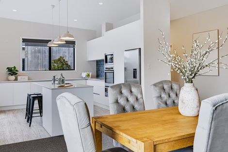 Photo of property in 5 Kotare Drive, Waiwhakaiho, New Plymouth, 4312