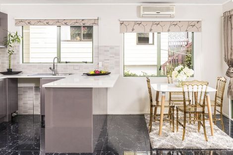 Photo of property in 2/66 College Road, Northcote, Auckland, 0627