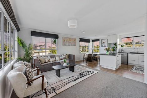 Photo of property in 7 Faram Place, Massey, Auckland, 0614