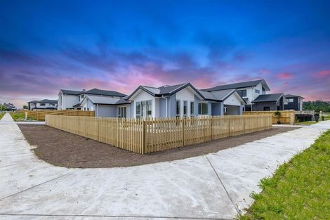 Photo of property in 23 Mcindoe Road, Kumeu, 0810