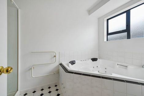 Photo of property in 40 Coolspring Way, Redwood, Christchurch, 8051