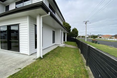 Photo of property in 1 Nagra Lane, Papakura, 2110
