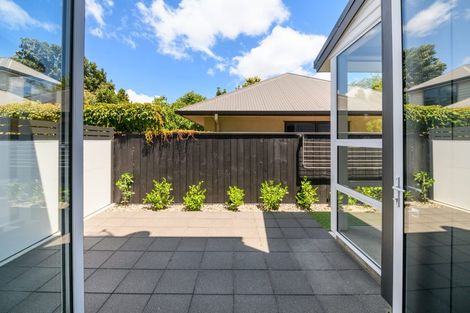 Photo of property in 6 Tuapapa Lane, Palmerston North, 4414