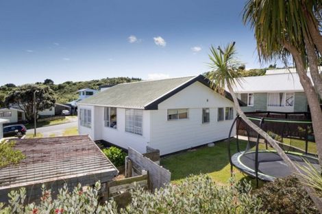 Photo of property in 6 Keith Hart Grove, Titahi Bay, Porirua, 5022