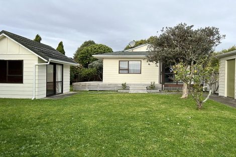 Photo of property in 22 Hicks Crescent, Waikanae Beach, Waikanae, 5036