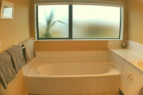 Photo of property in 21 Evansbel Place, Papamoa Beach, Papamoa, 3118