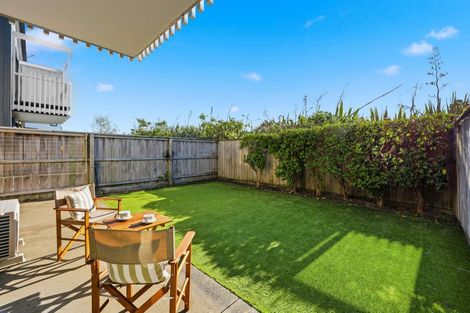 Photo of property in 27 Carder Court, Hobsonville, Auckland, 0618