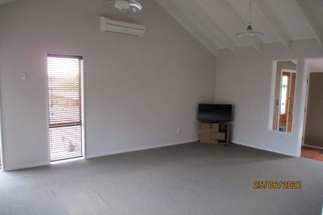 Photo of property in 2/28 De Quincey Terrace, Highland Park, Auckland, 2010