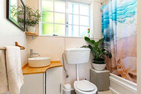 Photo of property in 48 Beach Road, Waikawa, Picton, 7220