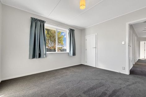 Photo of property in 14 Barclay Street, Newlands, Wellington, 6037