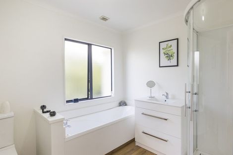 Photo of property in 31 Ruapehu Drive, Fitzherbert, Palmerston North, 4410