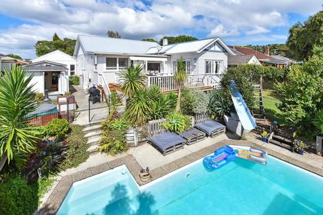 Photo of property in 10 Trentham Road, Papakura, 2110