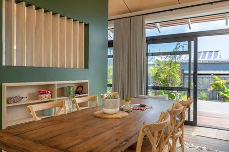 Photo of property in 33 Rauparaha Street, Waikanae Beach, Waikanae, 5036