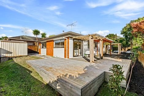 Photo of property in 2/16 Matisse Drive, West Harbour, Auckland, 0618