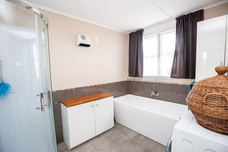 Photo of property in 54 Pipiroa Road, Ngatea, 3503