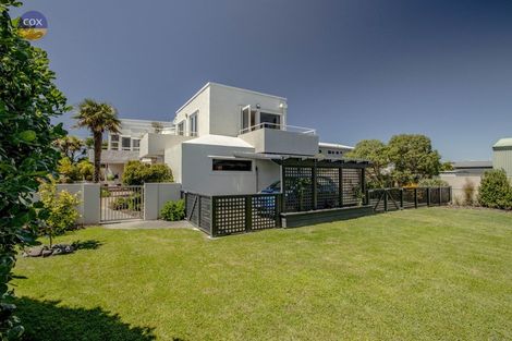 Photo of property in 28 Le Quesne Road, Bay View, Napier, 4104