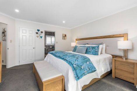 Photo of property in 17 Te Wharau Drive, Greenhithe, Auckland, 0632