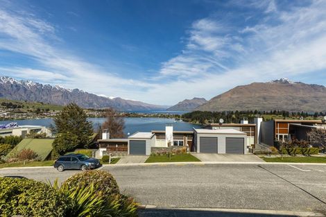 Photo of property in 16 Earnslaw Terrace, Queenstown, 9300