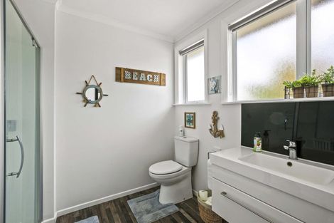 Photo of property in 53 Govett Avenue, Frankleigh Park, New Plymouth, 4310