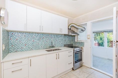 Photo of property in 2/36 Holland Road, Hillcrest, Auckland, 0627