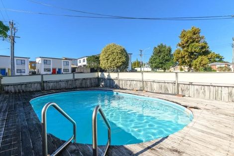 Photo of property in 18 Lavelle Road, Henderson, Auckland, 0612