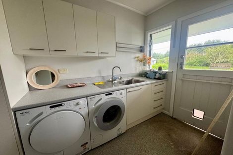 Photo of property in 100 Parrs Cross Road, Henderson, Auckland, 0612