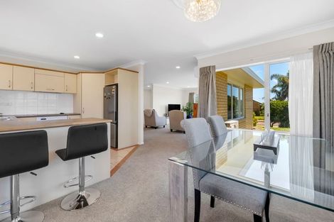 Photo of property in 41 Maghera Drive, East Tamaki Heights, Auckland, 2016