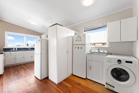 Photo of property in 6 Merville Avenue, Te Atatu South, Auckland, 0610